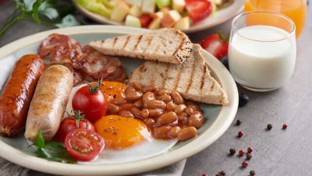Wpływ jedzenia śniadania na nasze zdrowie i samopoczucie